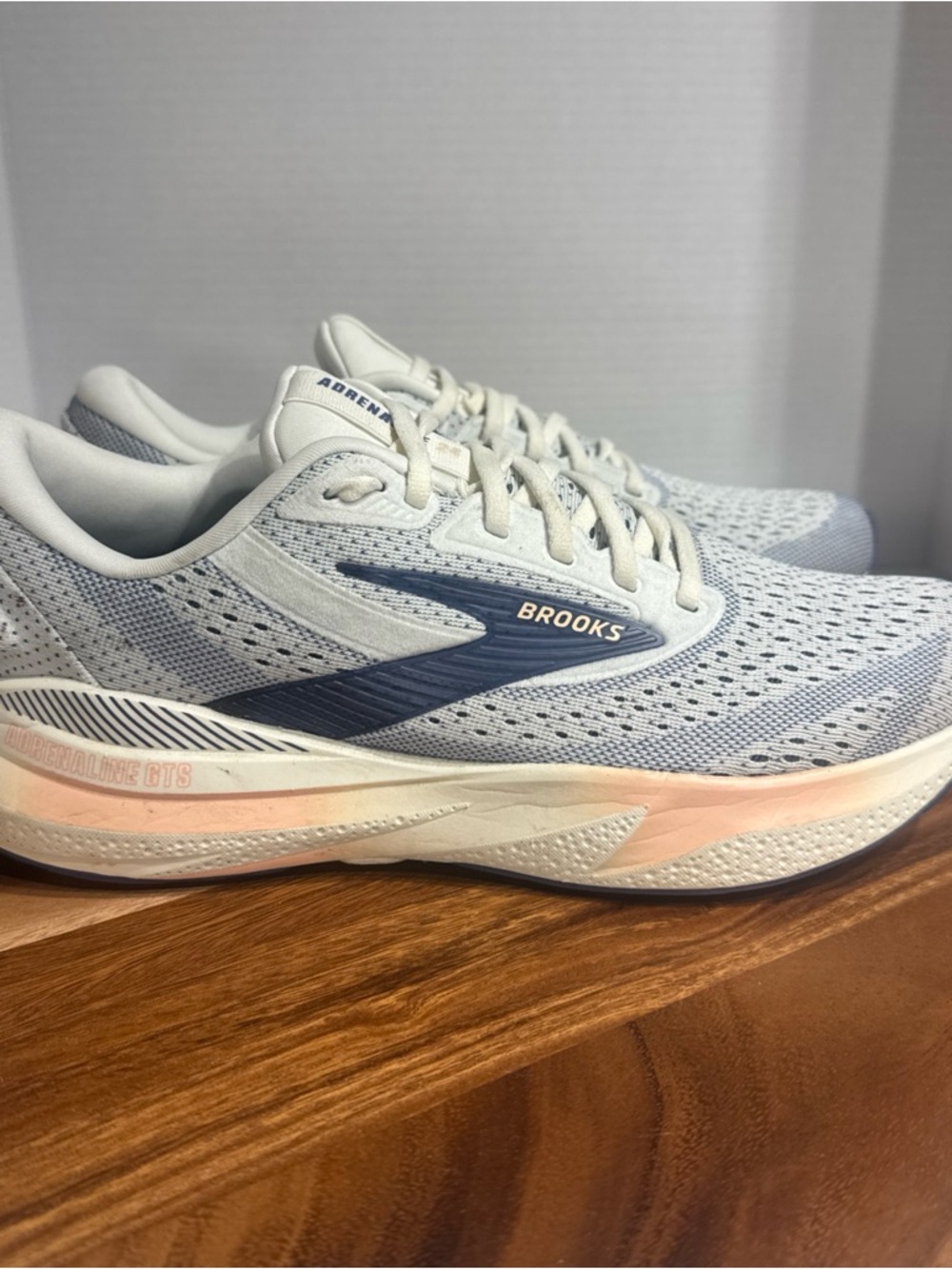 Brooks Adrenaline GTS 24 Women's Running Shoes Size 10